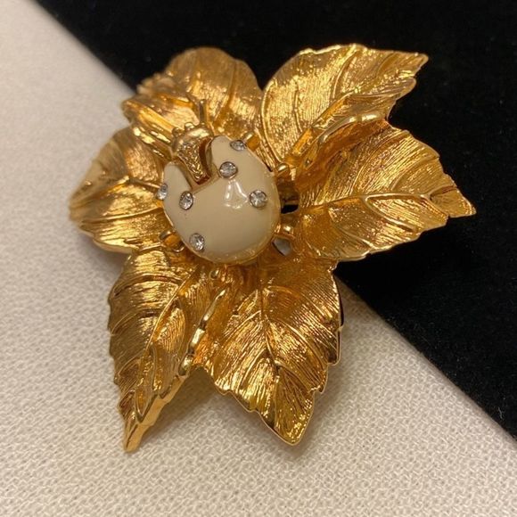 Vintage St. John Gold Brooch With Enamel Ladybug - Picture 4 of 11